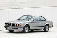 1976年にデビューした初代「BMW 6シリーズ」。当初は直6SOHC3リッターの「630CS」と3.2リッターの「633CSi」の2種で、78年に「633CSi」に代わって3.5リッターの「635CSi」（写真）が登場した。