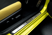 黄色をまとう特別な「トヨタ・マークX」発売の画像