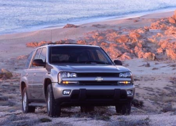 【スペック】全長×全幅×全高＝4870×1894×1826mm/ホイールベース＝2869mm/車重＝2099kg/駆動方式＝4WD/4.2リッター直6DOHC24バルブ(270ps/6000rpm、38.1kgm/3600rpm)