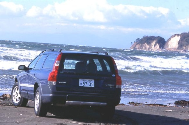 【スペック】全長×全幅×全高＝4735×1860×1560mm/ホイールベース＝2765mm/車重1710kg/駆動方式=4WD/2.4リッター直5DOHC20バルブターボ(200ps/6000rpm、29.1kgm/1800-5000rpm)/車両本体価格＝570.0万円