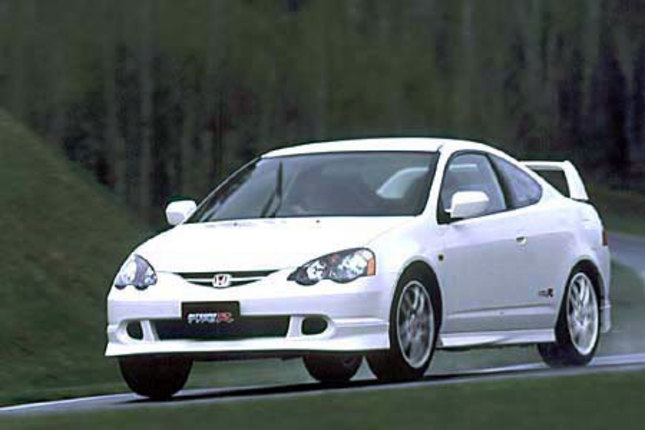 【スペック】全長×全幅×全高＝4385×1725×1385mm/ホイールベース＝2570mm/車重＝1179kg/駆動方式＝FF/2リッター直4DOHC16バルブ（220ps/8000rpm、21.0kgm/7000rpm） 