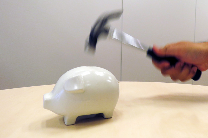 自分でGOを出しておきながら、費用無制限（上限3ケタ万円）という条件に戦々恐々とする記者。1回くらい、ドラマの悪役みたいに「金に糸目はつけん」とか言って見たいもんである。