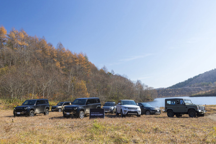 愛車でオフロードコースを走行する「オフロードエクスペリエンス」に参加した車両。新旧の「ディフェンダー」に加え、「レンジローバー スポーツ」の姿もあった。