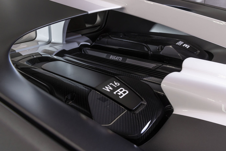 ブガッティ・シロン スポーツ“レ・レジェンド・デュ・シエル”（エンジン）