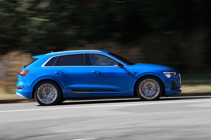 全高は1630mm。クーペスタイルの「スポーツバック」よりも15mm高くなっている（いずれもエアサスで調整可能）。