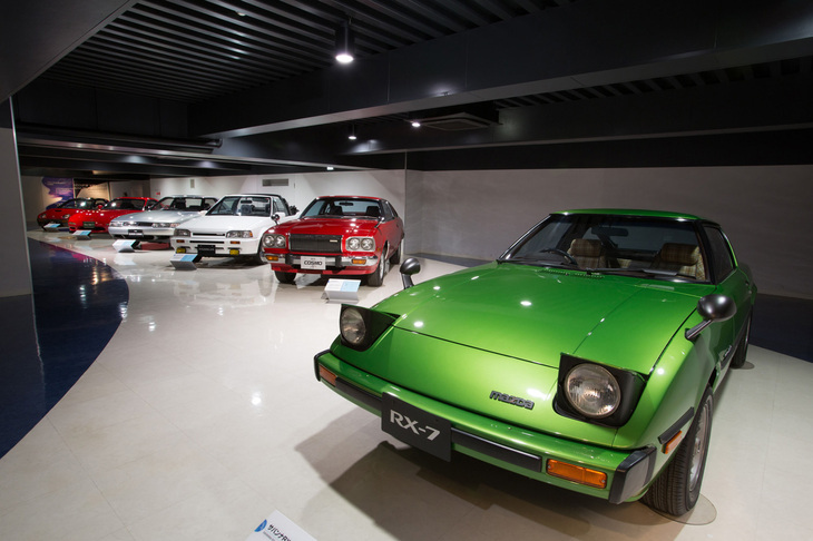 マツダの広島本社にあるマツダミュージアム。1920年に始まった同社の代表的なモデルが並んでいる。