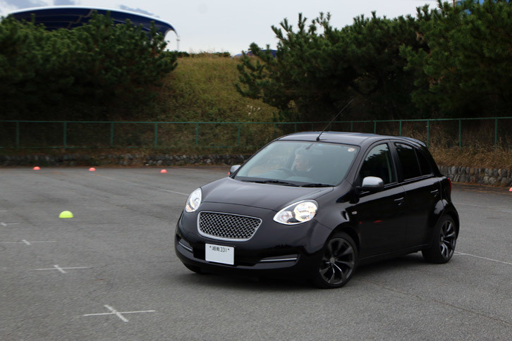 30台限定で販売された「マーチ ボレロA30」。「ボレロR」との違いをオーテックスタッフに尋ねたところ、それはもう「だいぶ違う」という。どちらも刺激的なマーチに生まれ変わっているが、ボレロA30は性能だけでなく信頼性なども新車同等に作り込むなど、新車を開発生産するメーカーならではのこだわりと苦労があったそうだ。