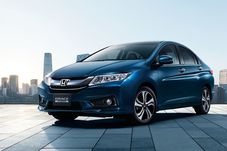 貴重な5ナンバーセダンの「ホンダ・グレイス」も販売終了に。教習車仕様を見かけることが多い。