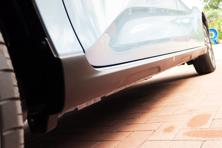 ホンダ・フリード ハイブリッド クロスター（4WD）（サイドシル）