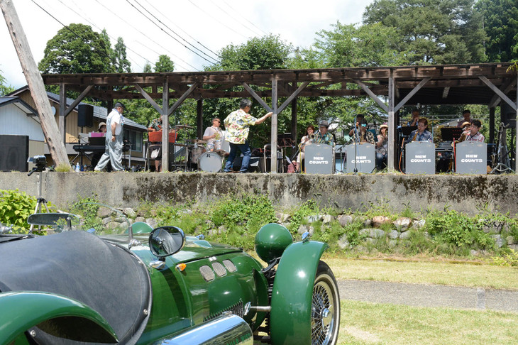 結成57年目を迎えたという山形のビッグバンド「ニューカウンツ・オーケストラ」や、ウクライナ出身のアコーディオン奏者、オレクサンドル・ガバリョロフ氏らが、素晴らしい演奏を披露した。