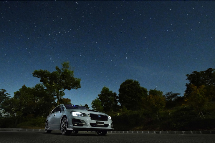 宿泊先となった長野・阿智村の昼神温泉郷から、星空が眺められる場所まではクルマで20分ほど。多い時には平日でも一晩で2000人以上の観光客が、星空ツアーに訪れるという。