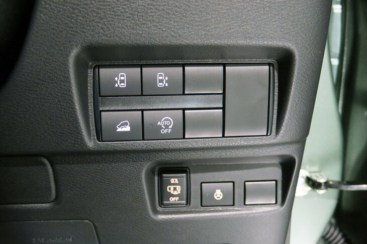 三菱デリカミニTプレミアム（スイッチパネル）