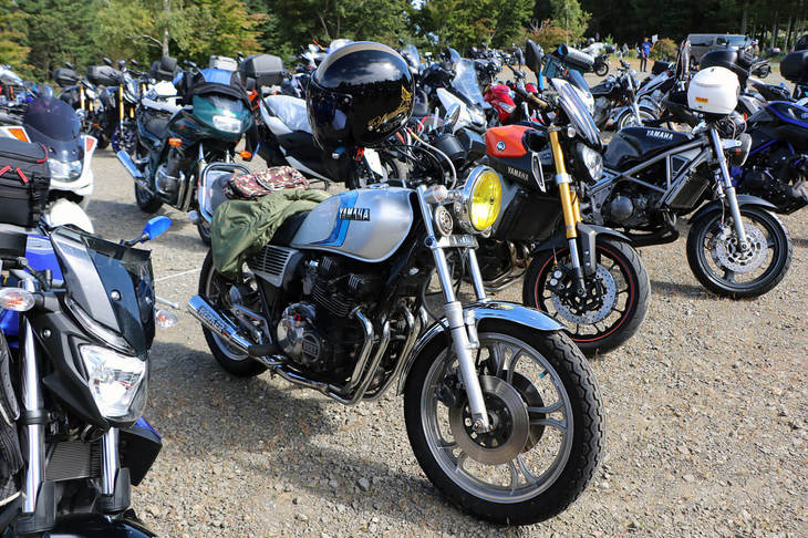 ヤマハXJ400D。398㏄並列4気筒DOHCエンジンを搭載。「D」モデルは、ブラック仕上げのエンジンが特徴。