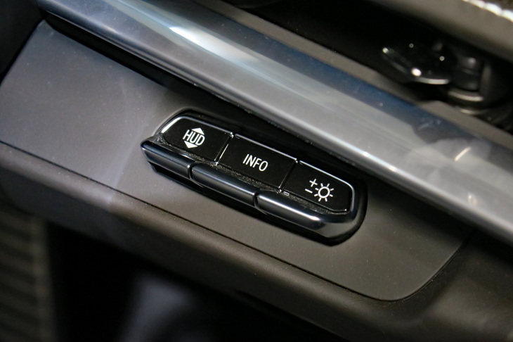 シボレー・コルベット  コンバーチブル（ヘッドアップディスプレイの操作スイッチ）