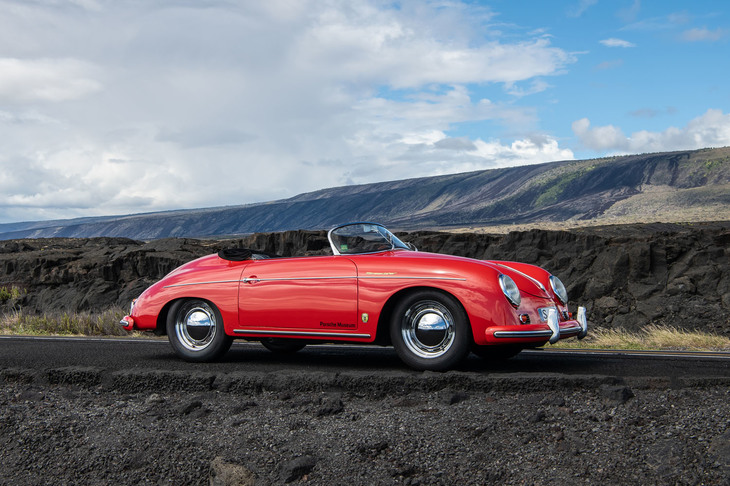 北米市場の要望に応えて生まれたといわれる「356スピードスター」。今回試乗した車両は1956年モデルで、最高出力60PSの1.6リッターフラット4をリアに搭載している。