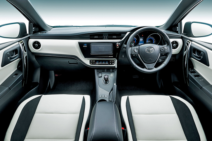 「オーリス ハイブリッド“Gパッケージ”」のインテリア。