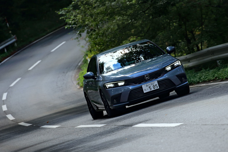 コーナリング性能や乗り心地の改善には、ボディー剛性の強化や足まわりの改良に加え、従来モデルより35mm拡大したホイールベースと12ｍｍ拡大したリアトレッドも寄与している。