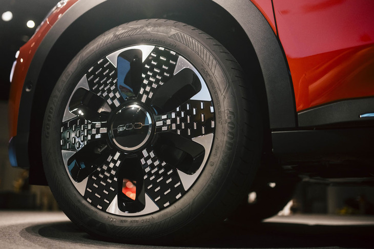 フィアット600e（フロントホイール）