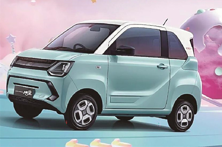 東風汽車の「風光MINI EV」。全体的なスタイリングなどから、「宏光MINI EV」の後追いであることを感じさせる。