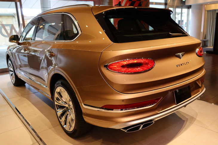 ベントレー・ベンテイガEWBアズール ファーストエディション