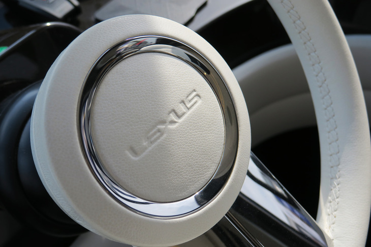 レクサスLY650（操縦席）