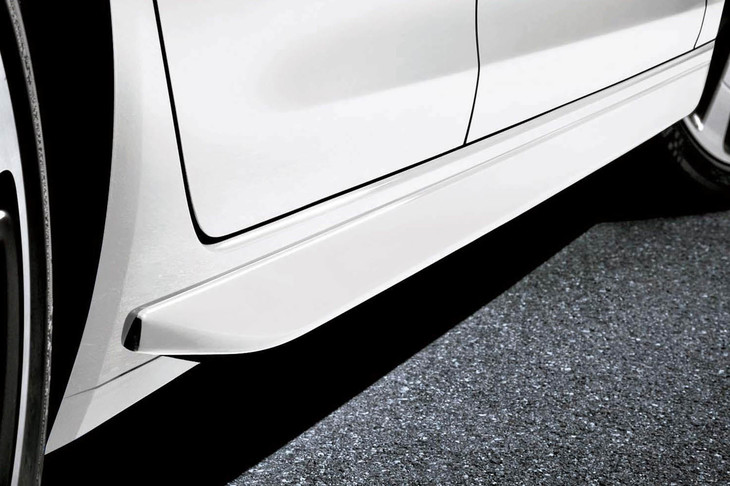 新しい「308」の導入特別仕様車「GTライン」が採用するサイドスカート。