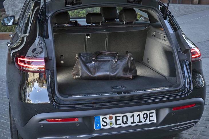 5人乗車時の荷室容量は、約500リッターと公表されている。