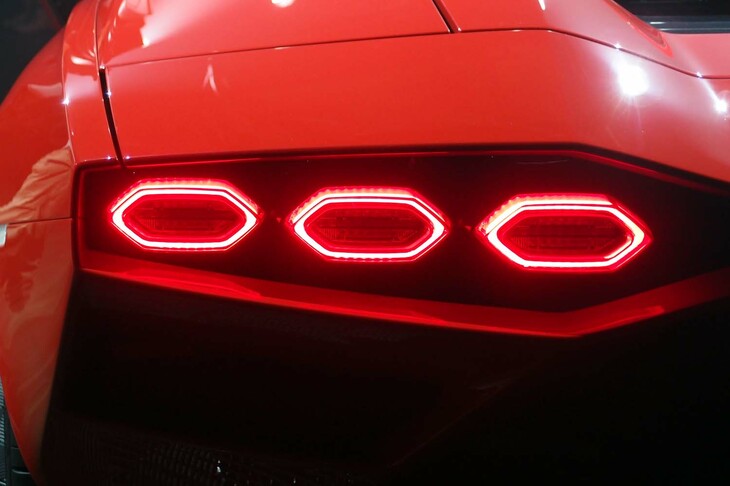 ランボルギーニ・カウンタックLPI800-4（リアコンビランプ）