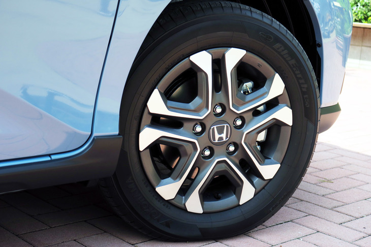 ホンダ・フリード ハイブリッド クロスター（4WD）（タイヤ＆ホイール）