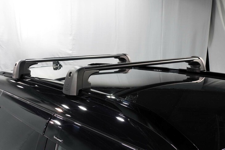 三菱アウトランダーPHEV ACTIVE FIELD（ベースキャリア）