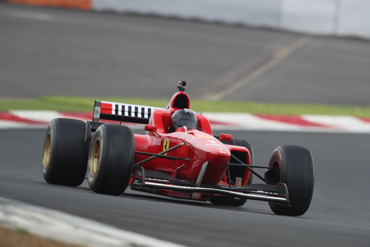 「フェラーリF310」（1996年）／フェラーリが1996年に投入したマシンで、この年からエンジンを伝統のV12からV10に変更した。F310の3は3リッター、10は10気筒を意味する。前年、ベネトンでチャンピオンを獲得したミハエル・シューマッハーが移籍。シューマッハーがフェラーリで初めてF1を戦った時のマシンでもある。シューマッハーとエディ・アーバインがドライブし、シューマッハーが3勝を記録し、ランキング3位を獲得。日本グランプリでも2位表彰台を記録。低迷していた名門チームの完全復活を告げるマシンとなった。