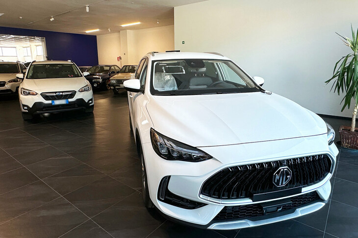 2024年9月、アウトサローネ・モンテカルロには、スバル車とともに「MG EHS」が展示されていた。