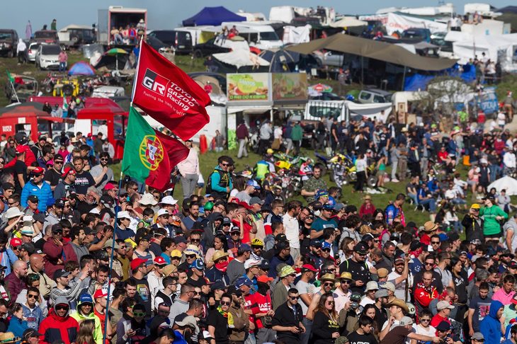 こちらは2018年のラリー・ポルトガルの様子。日本と比べてラリーの存在が遥かに身近な欧州。写真の通り、お祭りみたいな雰囲気で家族や友人同士で気軽に観戦できるのが、ラリーの魅力なのだ。