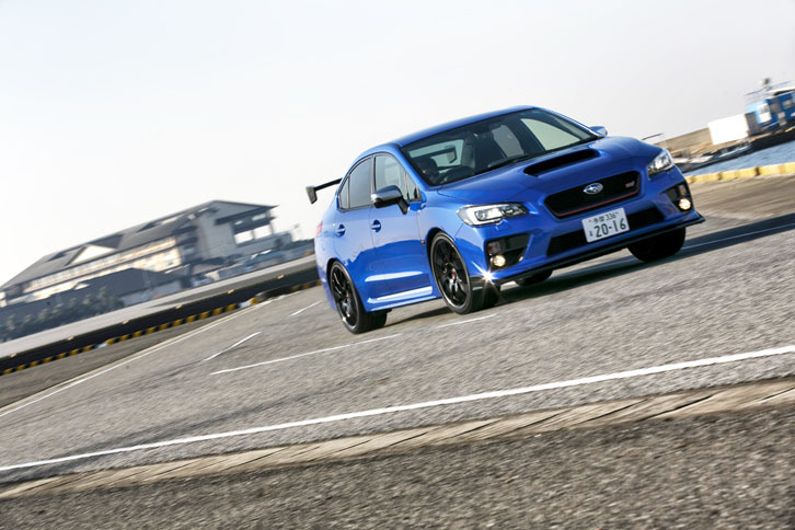 「WRX S4 tS」は、ビルシュタイン製の可変減衰力サスペンション「ダンプマチックII」を装備。快適な乗り心地とコーナリング中の優れた安定性を両立させた。