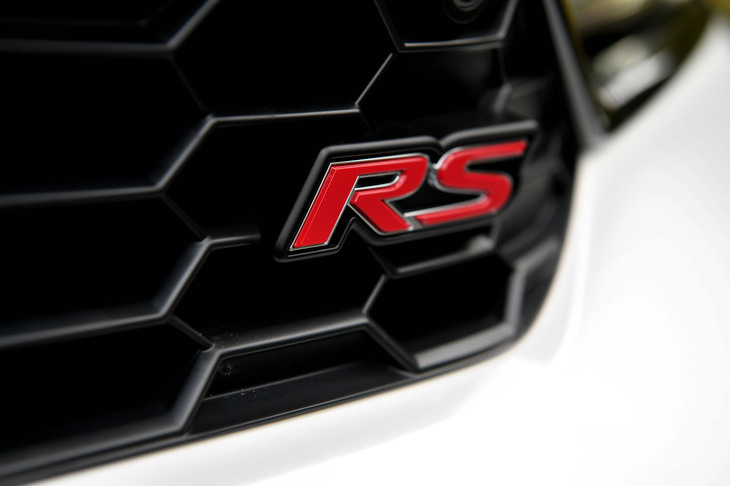 【ホンダ・シビックRSのスペック】
	ボディーサイズ：全長×全幅×全高＝4560×1800×1410mm／ホイールベース：2735mm／車重：1350kg／駆動方式：FF／エンジン：1.5リッター直4 DOHC 16バルブ ターボ／トランスミッション：6段MT／最高出力：182PS（134kW）／最大トルク：240N・m（24.5kgf・m）／タイヤ：（前）235/40R18 95Y XL／（後）235/40R18 95Y XL（グッドイヤー・イーグルF1アシンメトリック2）／燃費：15.3km/リッター（WLTCモード）／価格：419万8700円
	
	【取材時の燃費データ】
	テスト距離：235.9km（市街地1：高速道路8：山岳路1）／使用燃料：19.3リッター（レギュラーガソリン）／参考燃費：12.2km/リッター（満タン法）／12.1km/リッター（車載燃費計計測値）