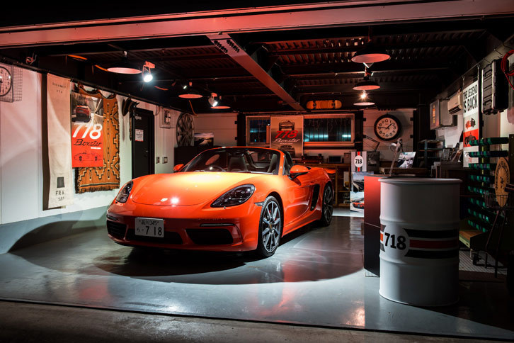 「718ボクスター シークレットガレージ」の様子。
