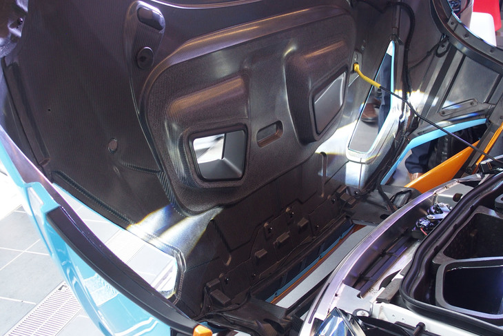 ランボルギーニ・ウラカンSTO（フロントカウル裏側）