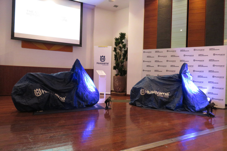 アンベールを待つ「ハスクバーナ・ヴィットピレン701」と「ヴィットピレン401」。