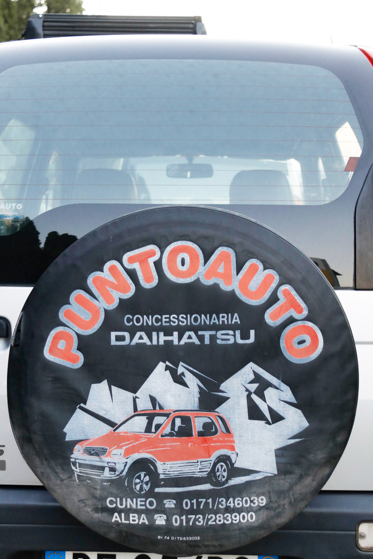 地元販売店オリジナルのスペアタイヤカバー。ピエモンテ地方で2018年。