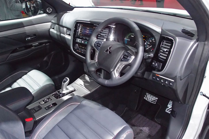 三菱アウトランダーPHEV（インテリア）