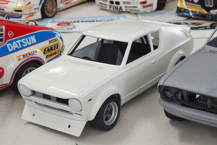 同じモデラー氏が製作途中の、日産ワークス仕様の「チェリー クーペX-1」。ベースはプロポーションは良好だが、残念なことに1/28という半端なスケールのエーダイ製キット。このように完成品でなくても飾れるところも、このイベントの魅力のひとつだ。
