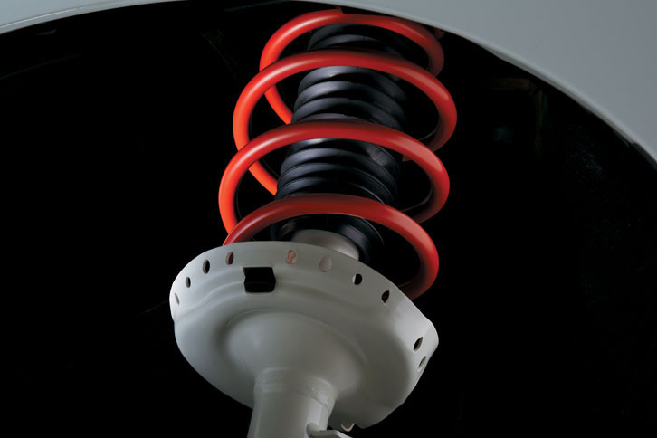 専用サスペンションを装着することで、ベースとなった「ステップワゴン スパーダ」から、全高が15mm低められている。