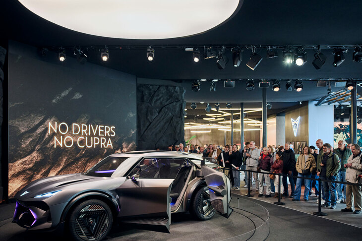 今回もさまざまなモデルが発表された「IAAモビリティー」だが……。　
	渕野「顧客は新しいものを求めていないし、その範疇（はんちゅう）ではネタやアイデアは枯渇しているようですし。自動車のエクステリアデザインは、袋小路に入ってしまったんじゃないですかね？」　
	ほった「や、やめてくださいよ。もうすぐ『ジャパンモビリティショー』も始まるっていうのに、そんな不吉な（焦）」