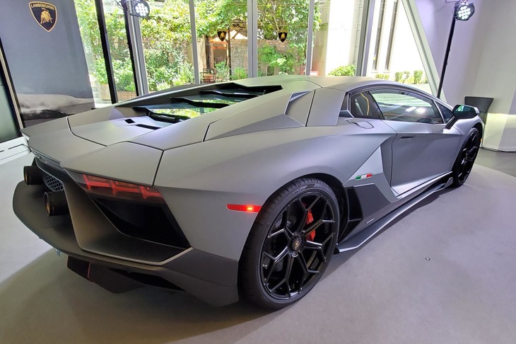 ランボルギーニ・アヴェンタドールLP780-4 Ultimae