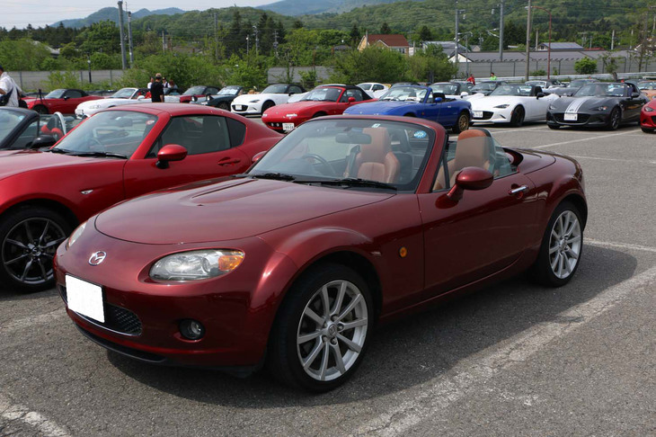 3代目となる「NCロードスター」の参加台数は138台と、意外にも最も少ない。とはいえ歴代モデルで一番室内が広く、パワフルな2リッターエンジンを搭載するなど、オールラウンドプレーヤー的なロードスターなのだ。手に入れるなら、比較的お手ごろな価格で買える今のうちかも。