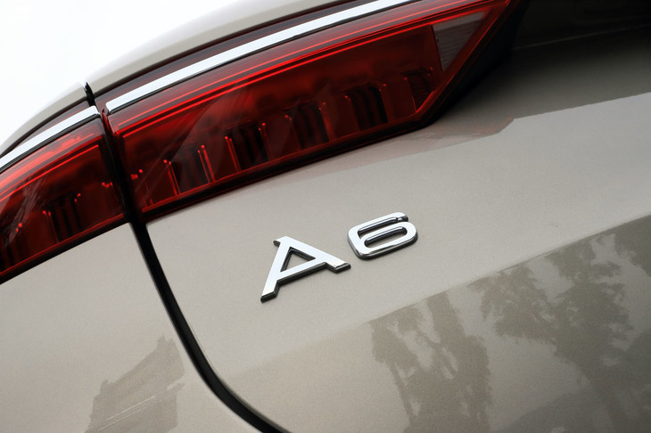 「アウディ100」の時代から数えて8代目のモデルにあたる現行型「A6」。デビューは2018年のジュネーブショーで、ドイツ御三家のEセグメント車の中では、最も新しいモデルである。