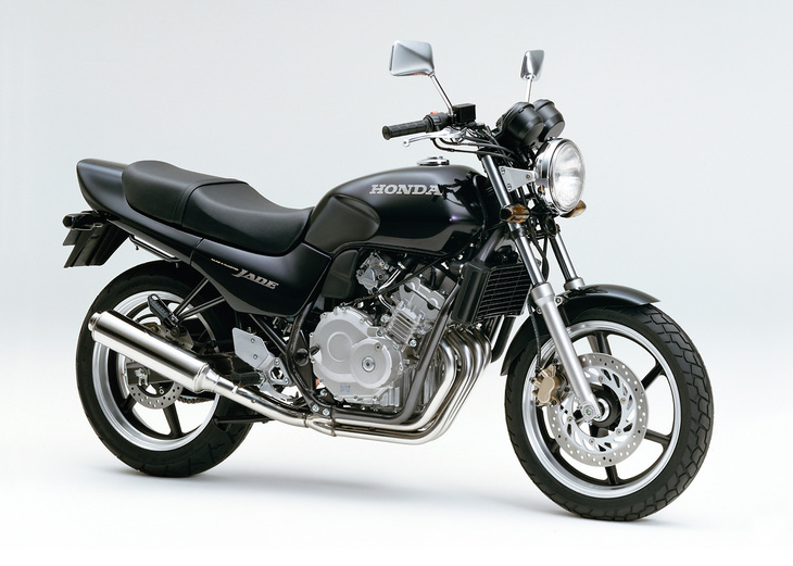 1991年「ホンダ・ジェイド」。スーパースポーツの「CBR250RR」と同じカムギアトレインの水冷249cc直4 DOHCエンジンをデチューンして積んだネイキッドロードスポーツ。