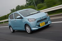 「ミラ イース」と「アルト」は商用車としても多用されており、ともにラインナップにはビジネスユースを想定した廉価グレードが設定されている。