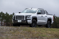 2024年2月15日に発売された新型「三菱トライトン」。日本仕様は2列シートのダブルキャブのみの設定で、上位グレードの「GSR」（今回の試乗車）と「GLS」の2タイプをラインナップする。