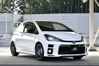 2018年春頃の発売が予定される、「ヴィッツ“GRMN”」。内外装がドレスアップされるほか、エンジンやドライブトレイン、シャシーなどには専用チューンが施される。今回のテスト車はプロトタイプ。